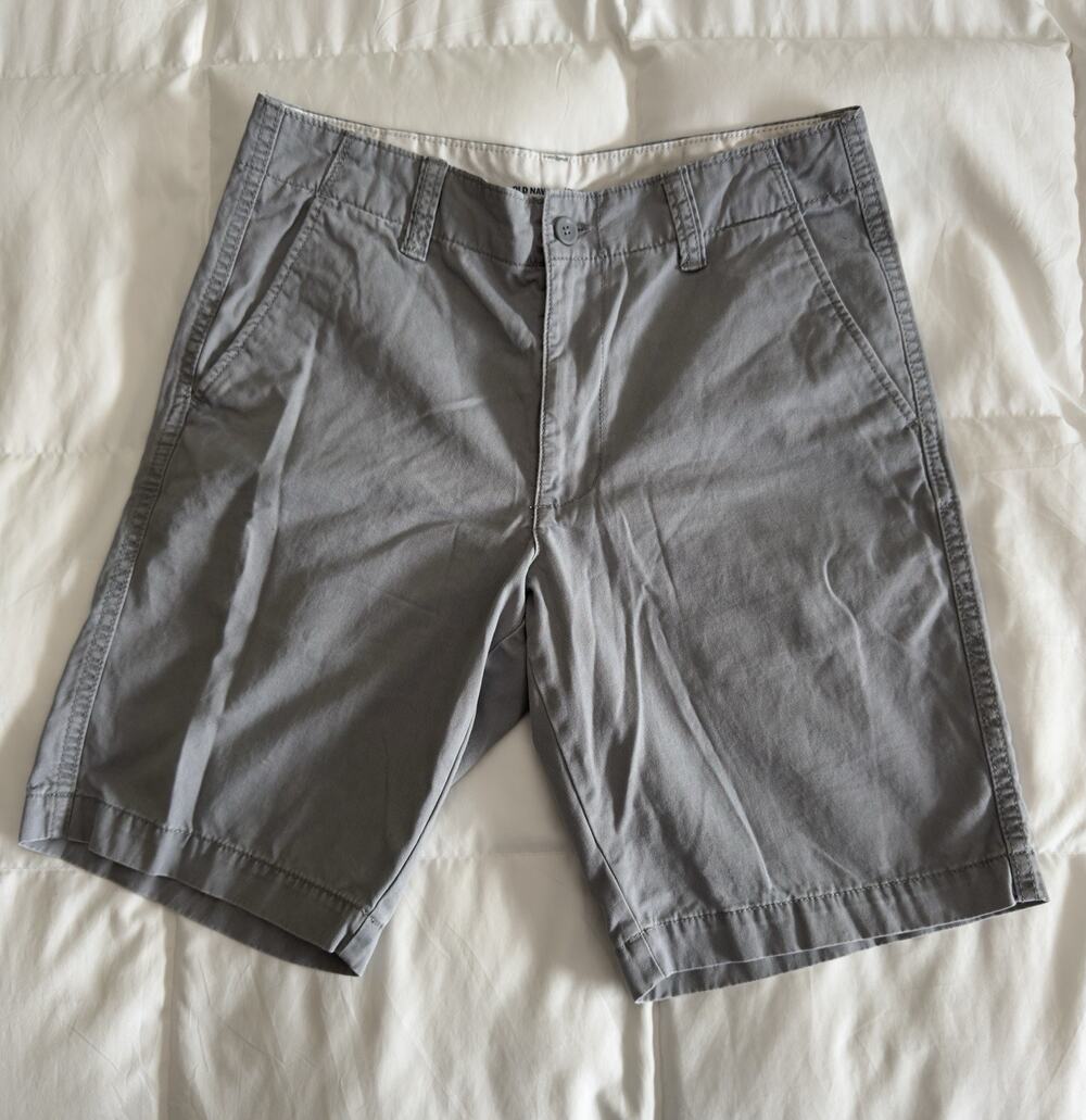 NWOT Old Navy Men’s Lived-In Straight Shorts Light Gray Inseam 10” Size 31
